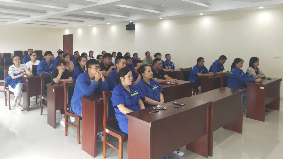 <a href=http://www.zfojg.cn target=_blank class=infotextkey><a href=http://www.zfojg.cn target=_blank class=infotextkey>雙良</a>環(huán)境</a>安全培訓(xùn)“拍了拍”你